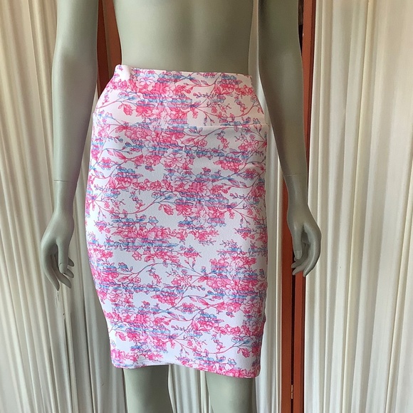 LuLaRoe Dresses & Skirts - LuLaRoe Cassie Skirt Pink Floral Knee Length Pull On Pencil Size XS